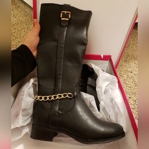 Shoe dazzle leather Women's black Gamela Chain Detail Flat Boot size 6.5 (NEW)
